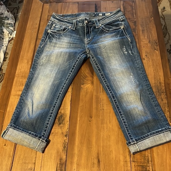 𝅺miss Me designer cuffed capris - Picture 2 of 7